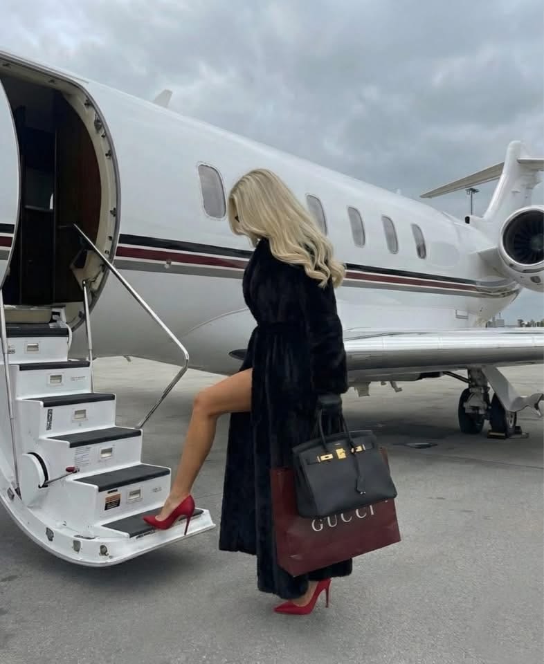 authentic luxury fashion market l The Art of True Adornment: Navigating the Authentic Luxury Fashion Market with Chic Hot Club